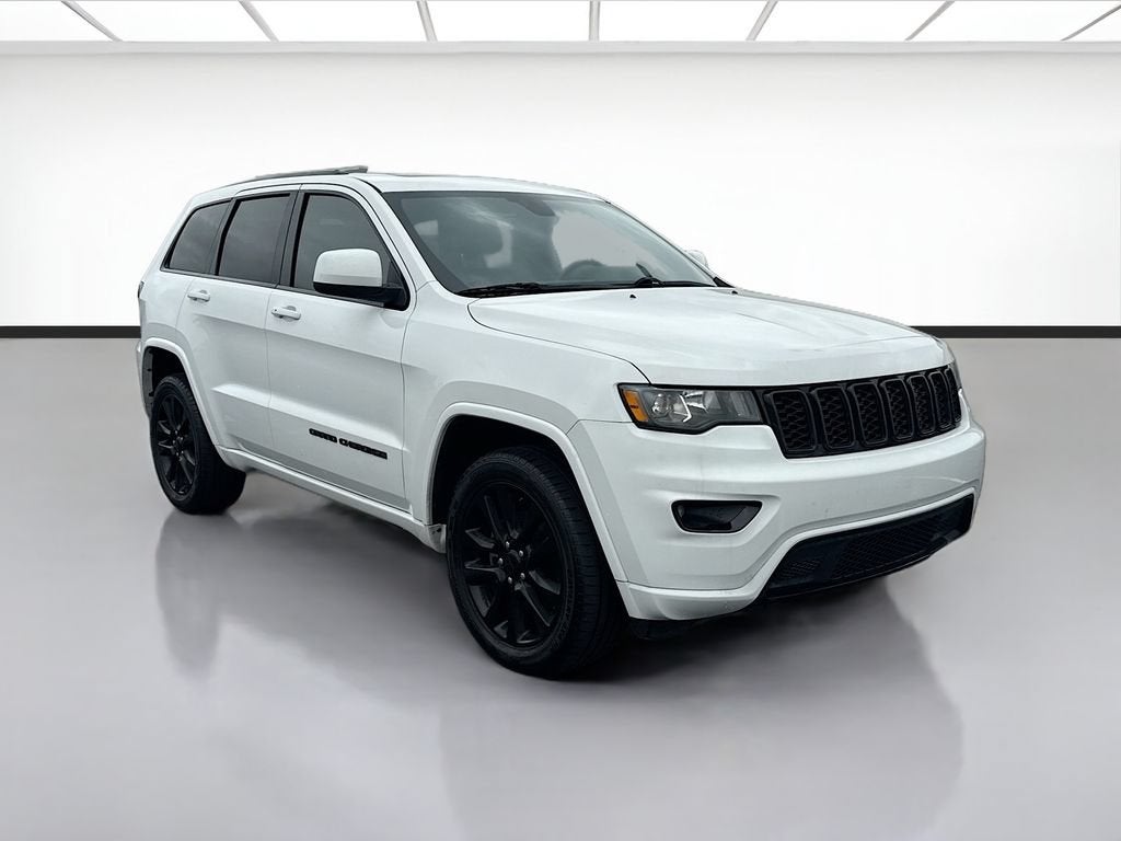 2017 Jeep Grand Cherokee — interior view