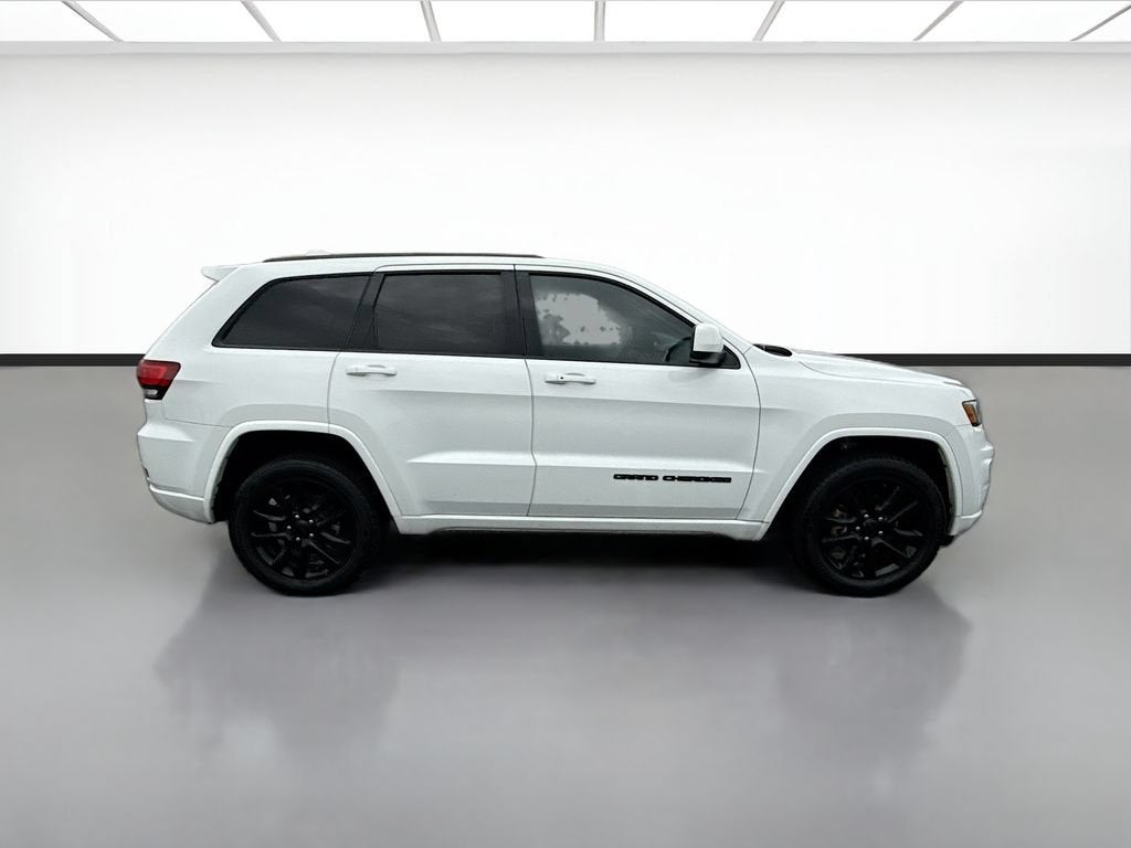 2017 Jeep Grand Cherokee — detail view