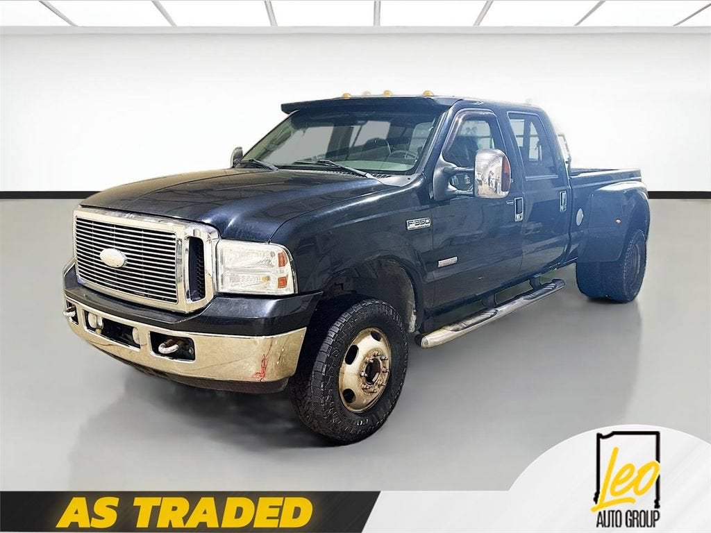 2006 Ford Super Duty F-350 DRW XL in Black — front three-quarter view
