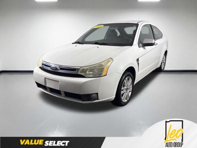 2008 Ford Focus SE in Oxford White Clearcoat — front three-quarter view