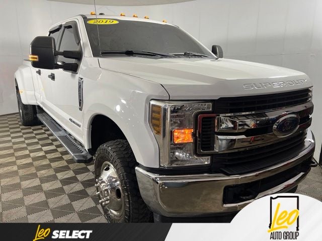 2019 Ford F-350Sd — interior view