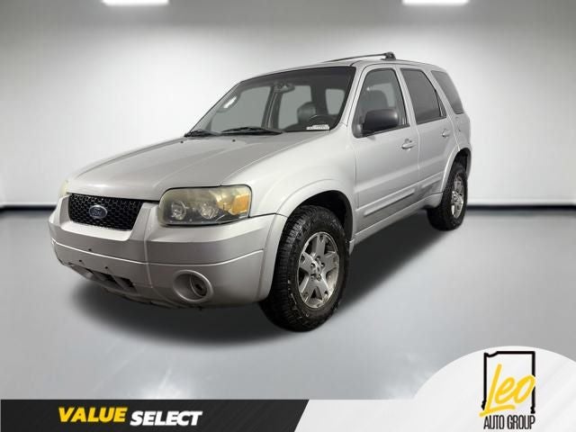 2005 Ford Escape Limited in Silver Metallic Clearcoat — front three-quarter view