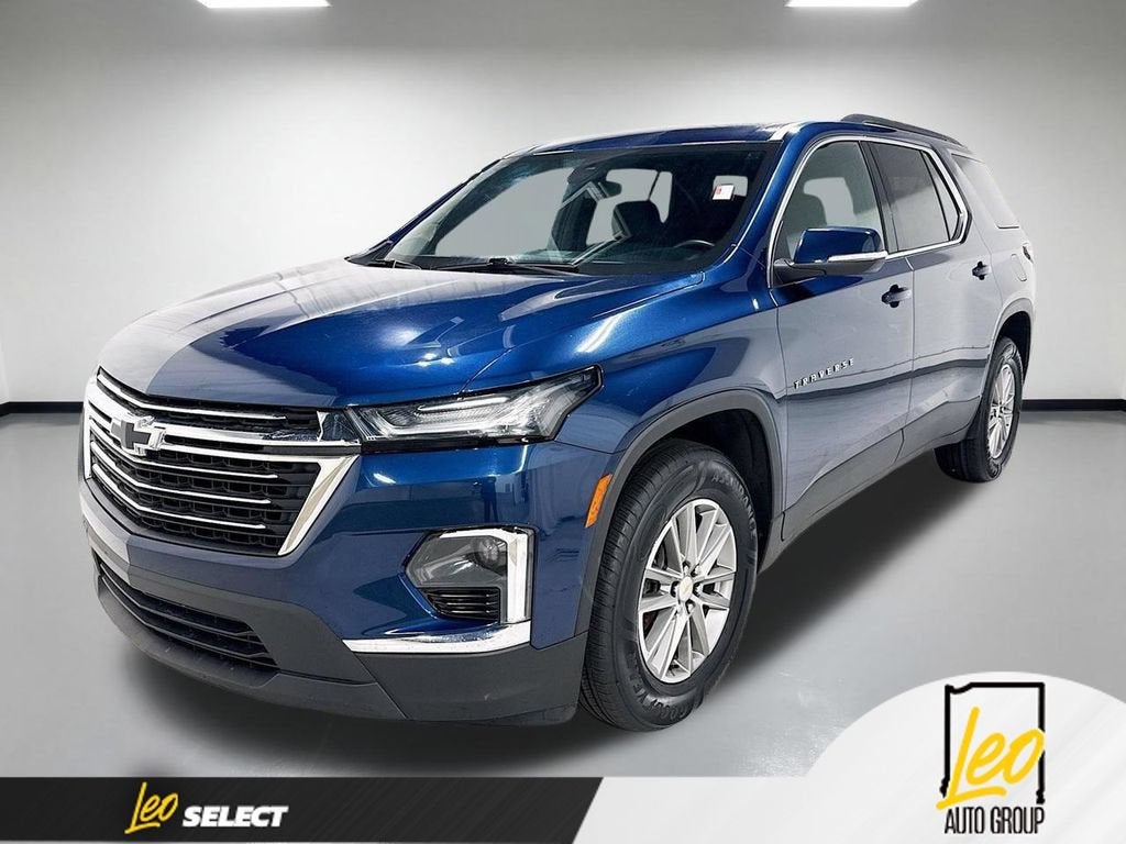 2023 Chevrolet Traverse LT Cloth in Northsky Blue Metallic — front three-quarter view