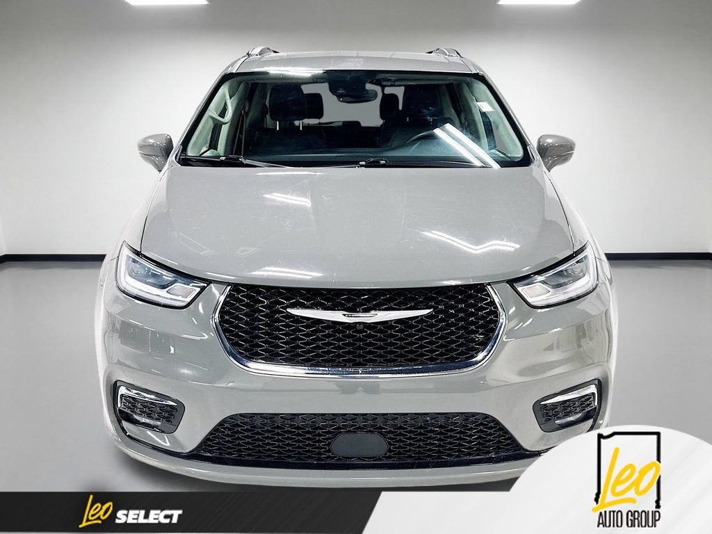 2022 Chrysler Pacifica — side profile view