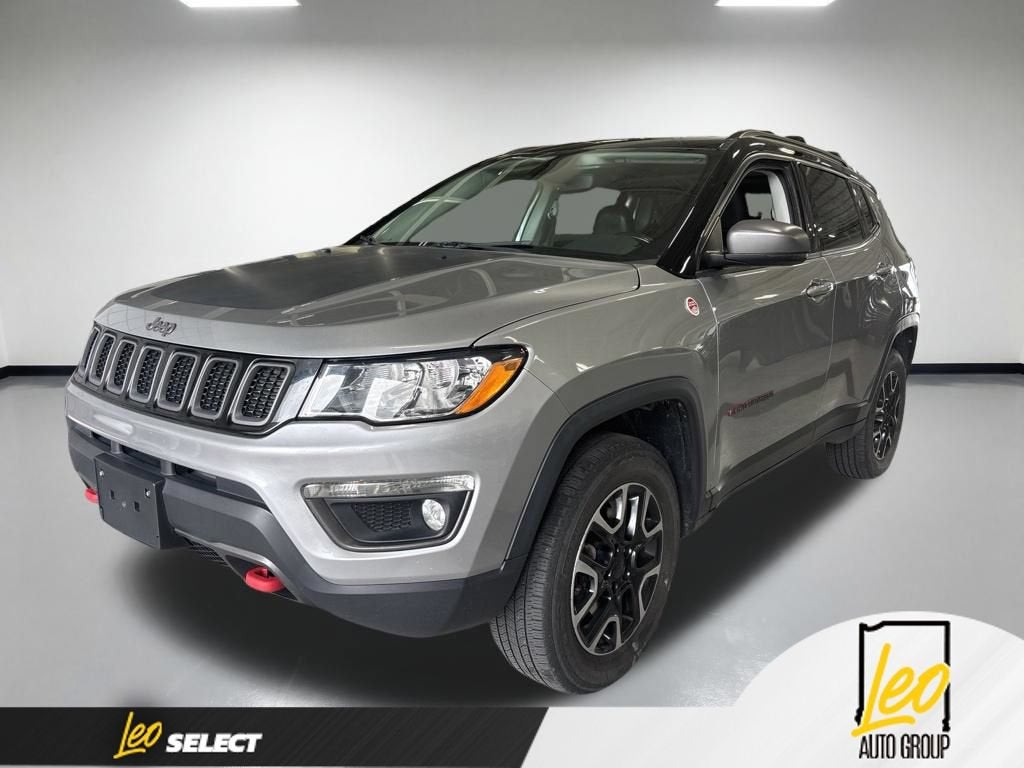 2019 Jeep Compass Trailhawk 4x4 in Silver — front three-quarter view